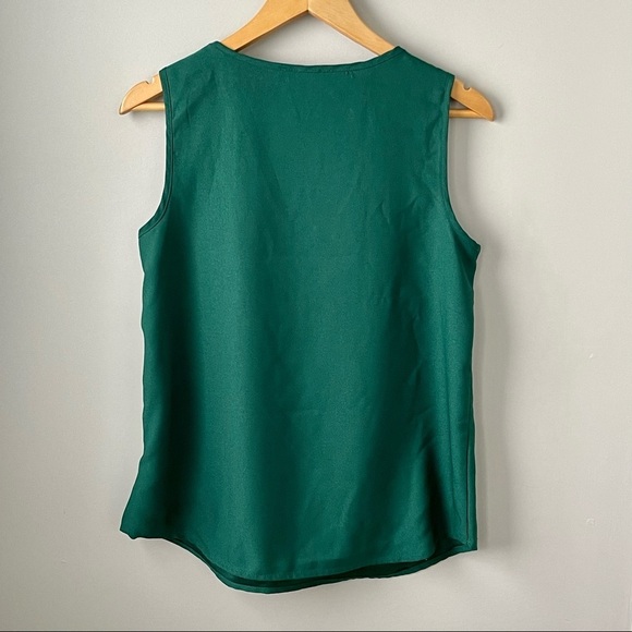 Mandy Evans Emerald Green Sleeveless Pleated Blouse Metal Accent Collar … - Picture 10 of 12